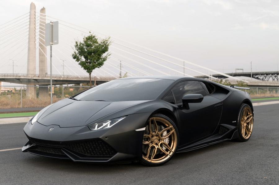  LAMBORGHINI Huracan LP510-4 2018 года  (фото 5 из 8)